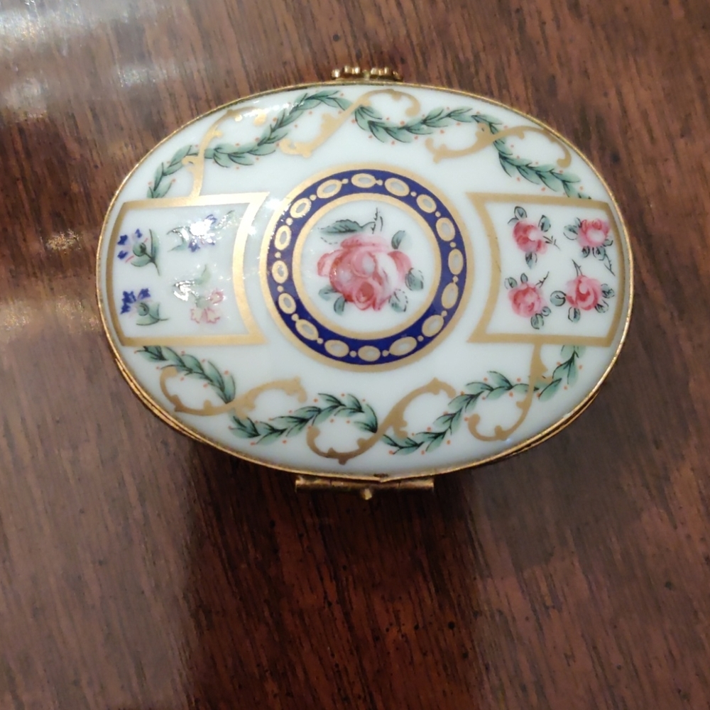 Haviland Limoge Porcelain Pill or Trinket Box